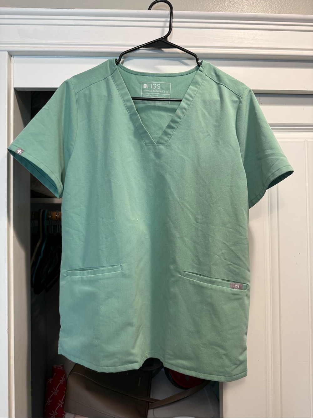 FIGS Women’s V-Neck Scrub Top in Mint Green